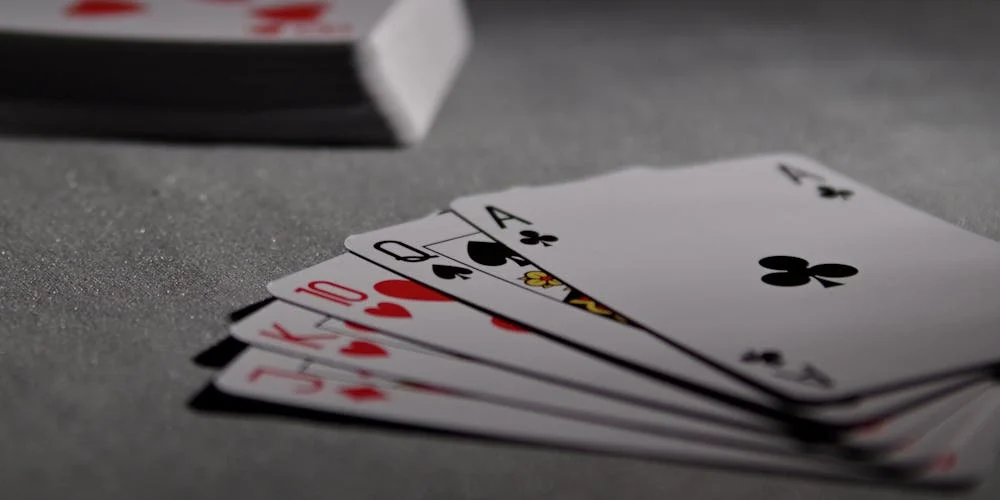 Answer what is straddle poker?